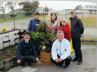 Thumbnail_center_0001_burst20231221